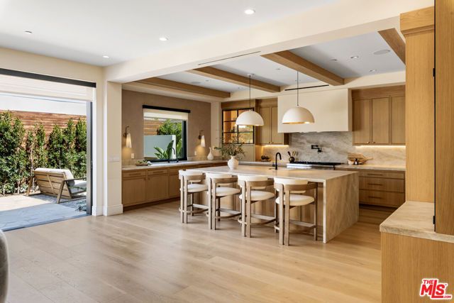 1008 S Bundy Drive, Los Angeles, CA 90049