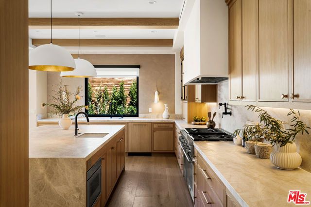 1008 S Bundy Drive, Los Angeles, CA 90049