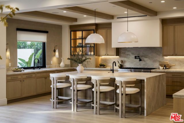 1008 S Bundy Drive, Los Angeles, CA 90049