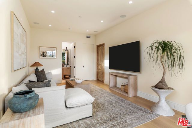 1008 S Bundy Drive, Los Angeles, CA 90049