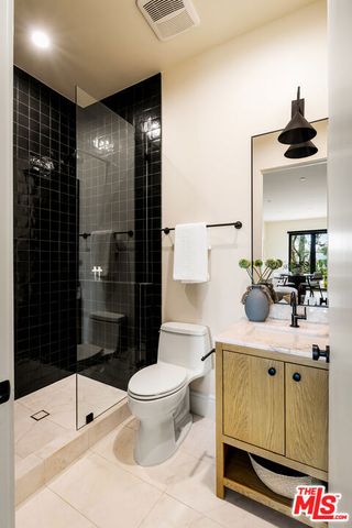 1008 S Bundy Drive, Los Angeles, CA 90049