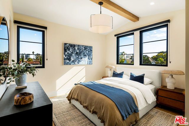 1008 S Bundy Drive, Los Angeles, CA 90049