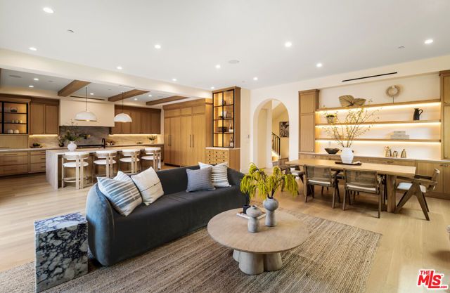 1008 S Bundy Drive, Los Angeles, CA 90049