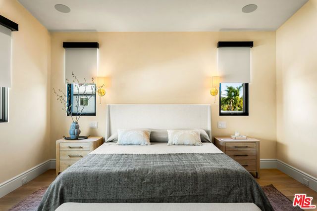 1008 S Bundy Drive, Los Angeles, CA 90049