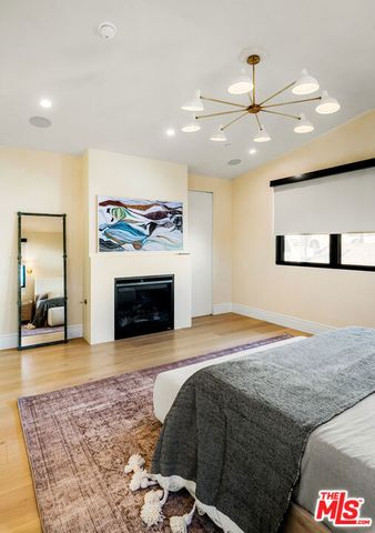 1008 S Bundy Drive, Los Angeles, CA 90049