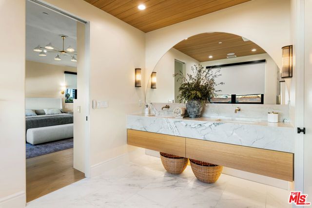 1008 S Bundy Drive, Los Angeles, CA 90049