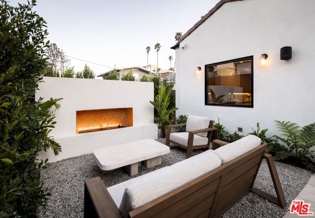 1008 S Bundy Drive, Los Angeles, CA 90049