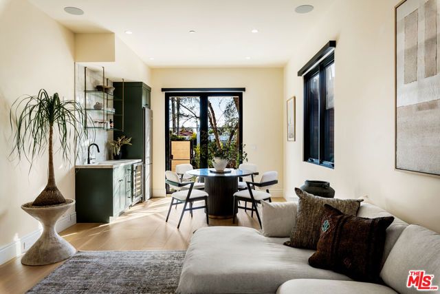 1008 S Bundy Drive, Los Angeles, CA 90049