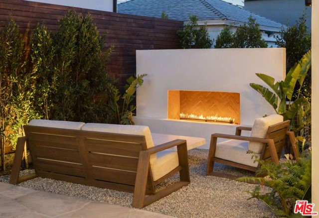 1008 S Bundy Drive, Los Angeles, CA 90049