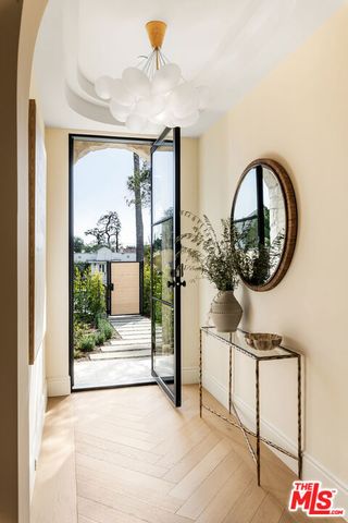 1008 S Bundy Drive, Los Angeles, CA 90049