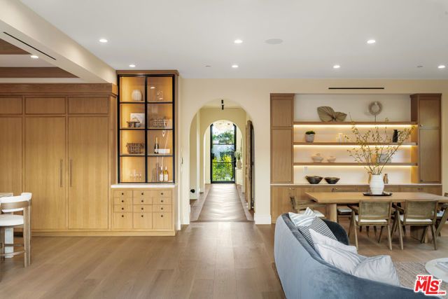 1008 S Bundy Drive, Los Angeles, CA 90049