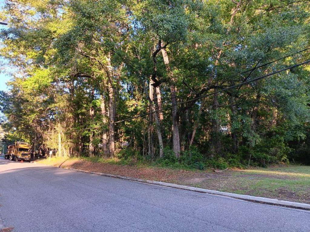 1211 Stewart Road, Mobile, AL 36605