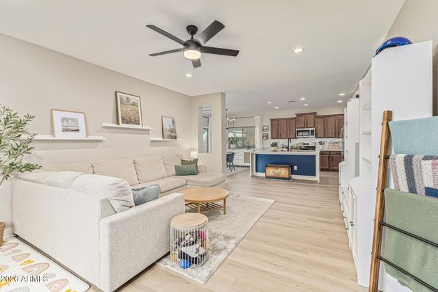 793 W TRELLIS Road, Queen Creek, AZ 85140