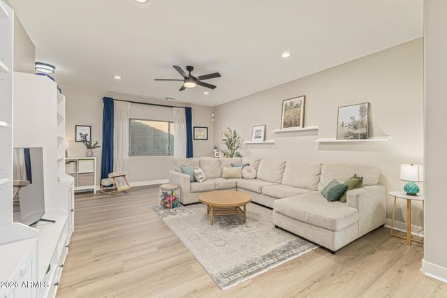 793 W TRELLIS Road, Queen Creek, AZ 85140