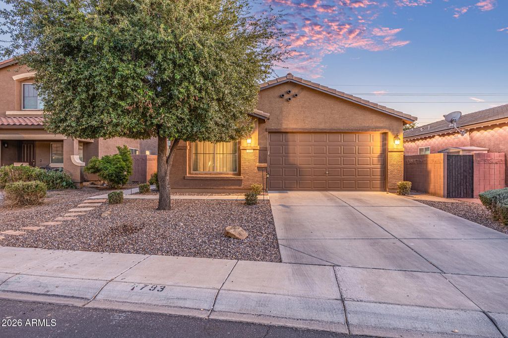 793 W TRELLIS Road, Queen Creek, AZ 85140