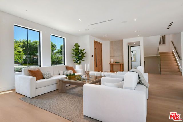 112 S Valley Street, Toluca Lake (los Angeles), CA 91505