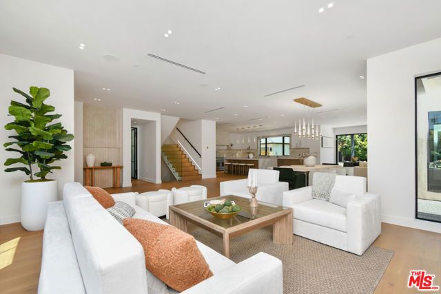 112 S Valley Street, Toluca Lake (los Angeles), CA 91505