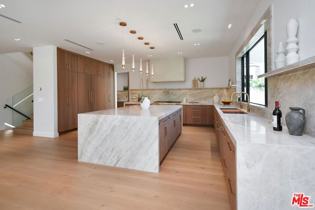 112 S Valley Street, Toluca Lake (los Angeles), CA 91505