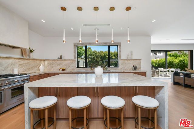 112 S Valley Street, Toluca Lake (los Angeles), CA 91505