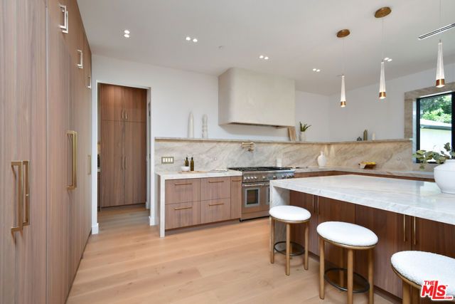 112 S Valley Street, Toluca Lake (los Angeles), CA 91505