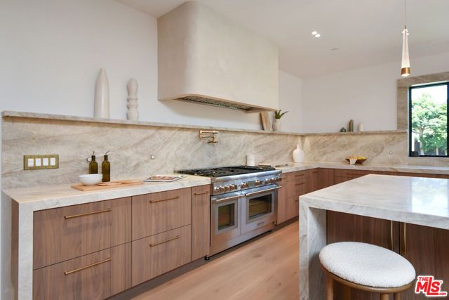 112 S Valley Street, Toluca Lake (los Angeles), CA 91505