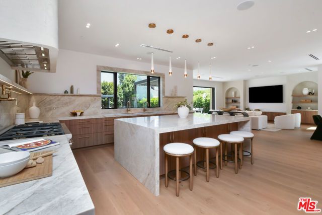 112 S Valley Street, Toluca Lake (los Angeles), CA 91505