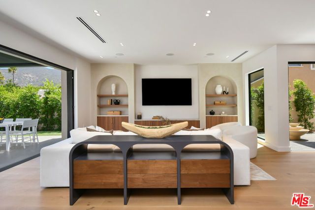 112 S Valley Street, Toluca Lake (los Angeles), CA 91505