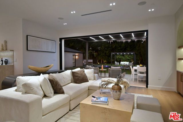 112 S Valley Street, Toluca Lake (los Angeles), CA 91505