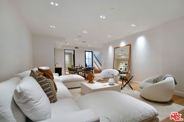 112 S Valley Street, Toluca Lake (los Angeles), CA 91505