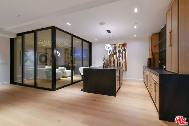 112 S Valley Street, Toluca Lake (los Angeles), CA 91505