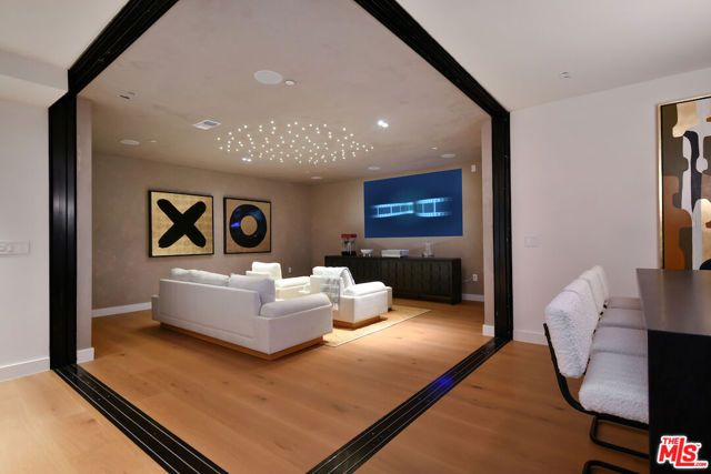 112 S Valley Street, Toluca Lake (los Angeles), CA 91505