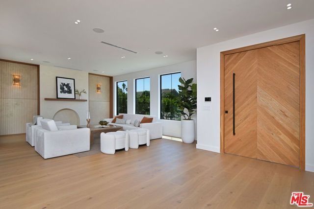 112 S Valley Street, Toluca Lake (los Angeles), CA 91505