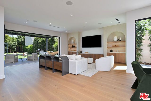 112 S Valley Street, Toluca Lake (los Angeles), CA 91505