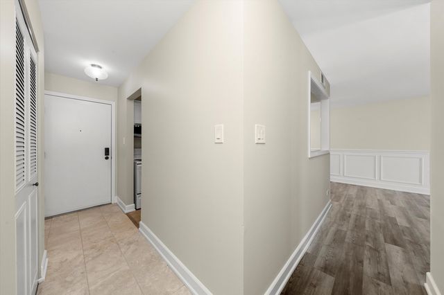 7100 W 95th Street 312, Oak Lawn, IL 60453