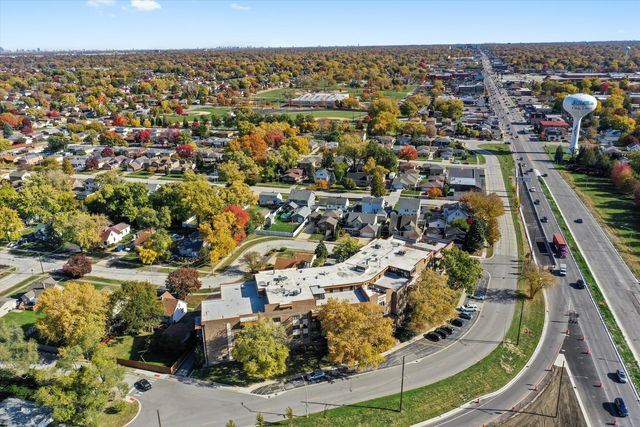 7100 W 95th Street 312, Oak Lawn, IL 60453