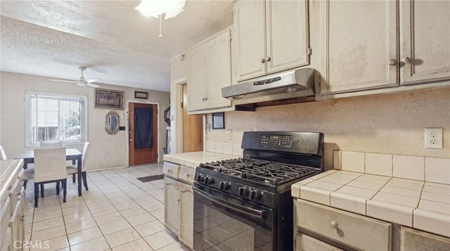 201 E 111th Place, Los Angeles, CA 90061