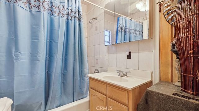 201 E 111th Place, Los Angeles, CA 90061