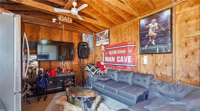 201 E 111th Place, Los Angeles, CA 90061