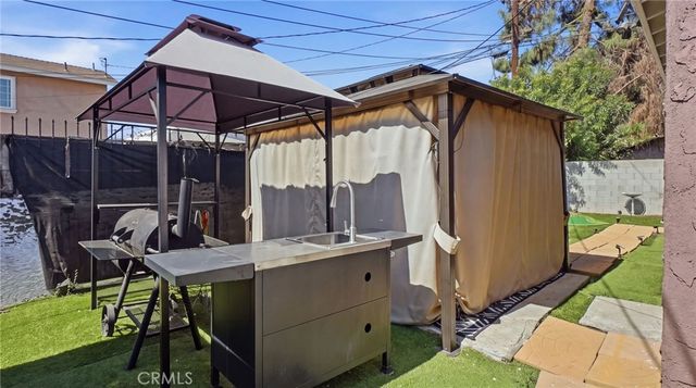 201 E 111th Place, Los Angeles, CA 90061