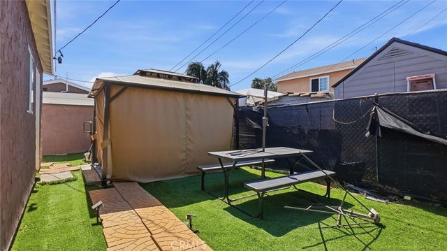 201 E 111th Place, Los Angeles, CA 90061