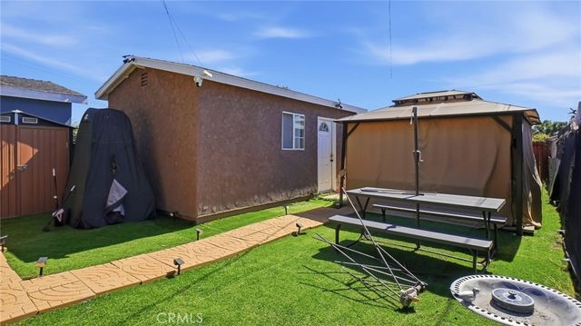 201 E 111th Place, Los Angeles, CA 90061