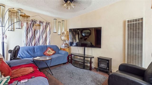 201 E 111th Place, Los Angeles, CA 90061