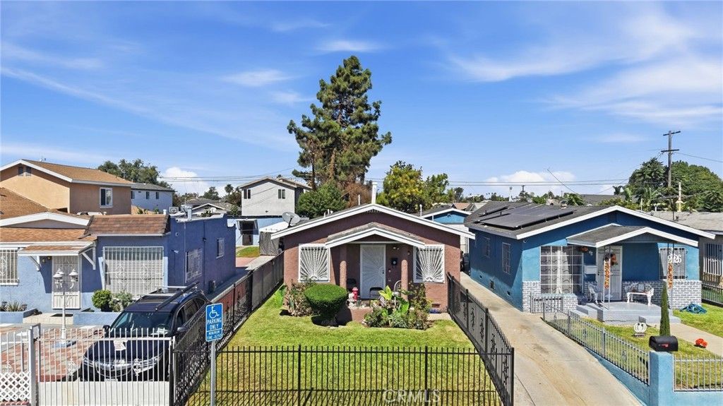 201 E 111th Place, Los Angeles, CA 90061