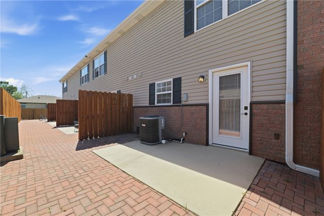 2304 SE Jayel Terrace 1, Bentonville, AR 72712