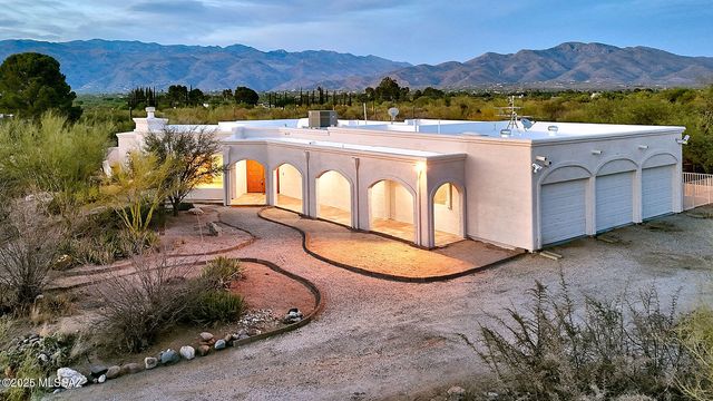 972 N Rancho Del Jefe Loop, Tucson, AZ 85748