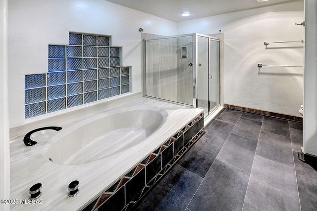 972 N Rancho Del Jefe Loop, Tucson, AZ 85748