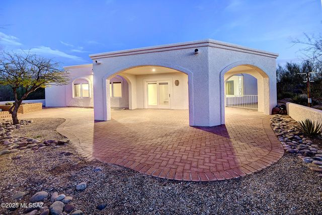 972 N Rancho Del Jefe Loop, Tucson, AZ 85748