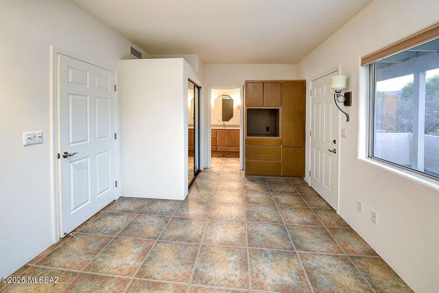 972 N Rancho Del Jefe Loop, Tucson, AZ 85748