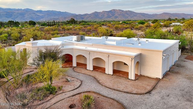 972 N Rancho Del Jefe Loop, Tucson, AZ 85748