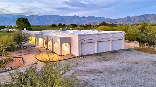 972 N Rancho Del Jefe Loop, Tucson, AZ 85748